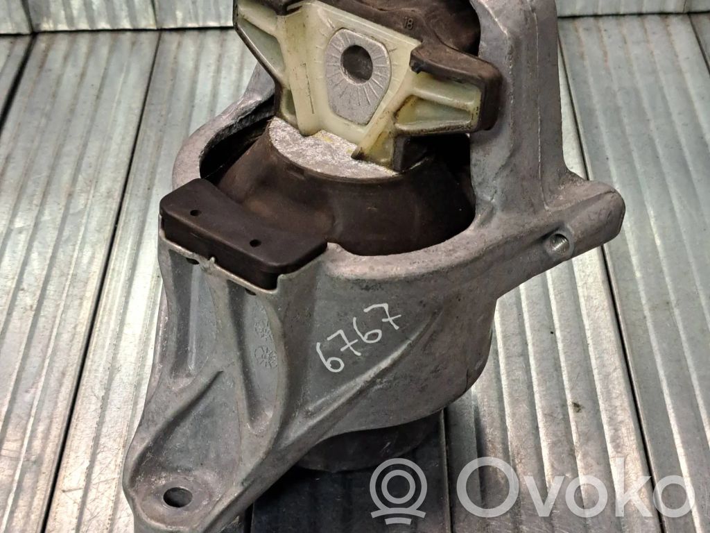 Audi A4 S4 B9 Engine mount bracket 