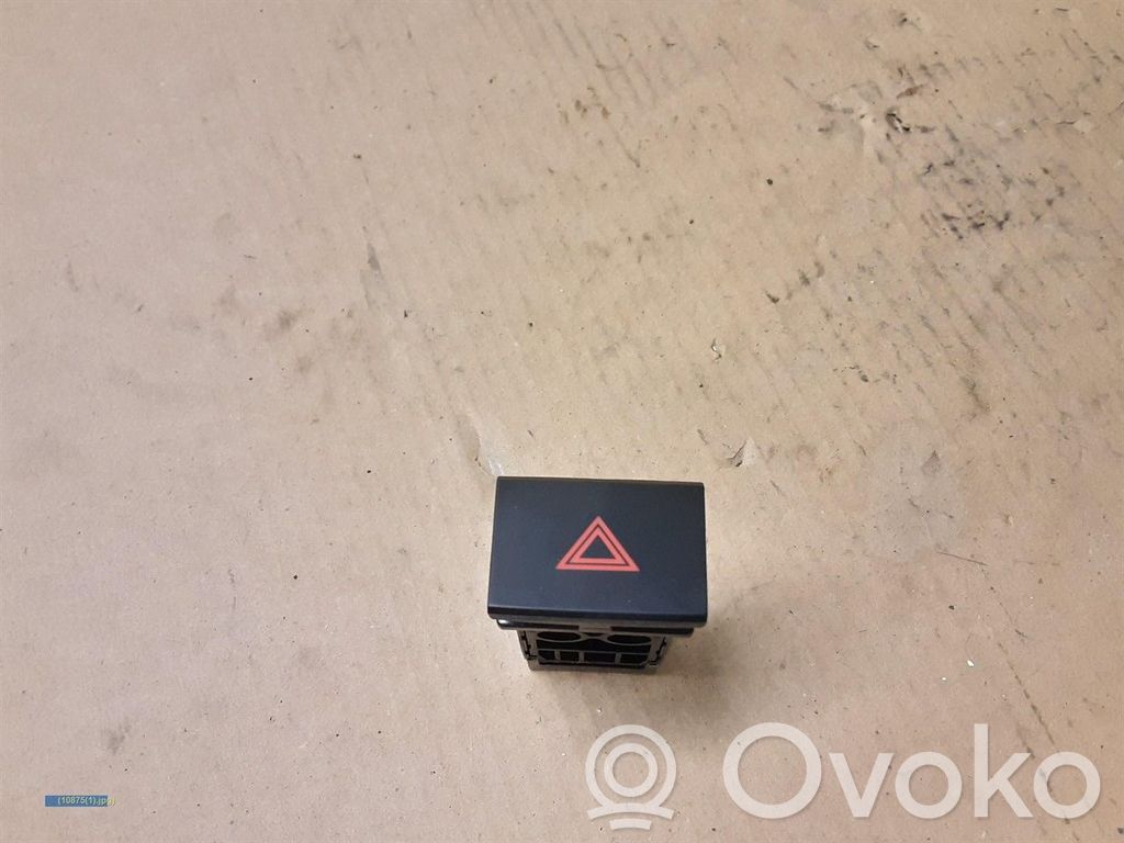 Botón interruptor de luz de peligro   937902S0004X
