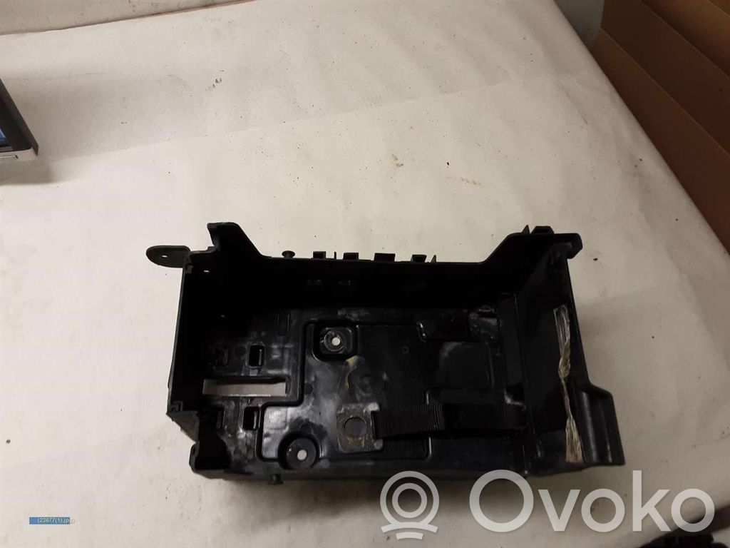 Saab 9-5 Akumulatora nostiprināšanas pamatne 
