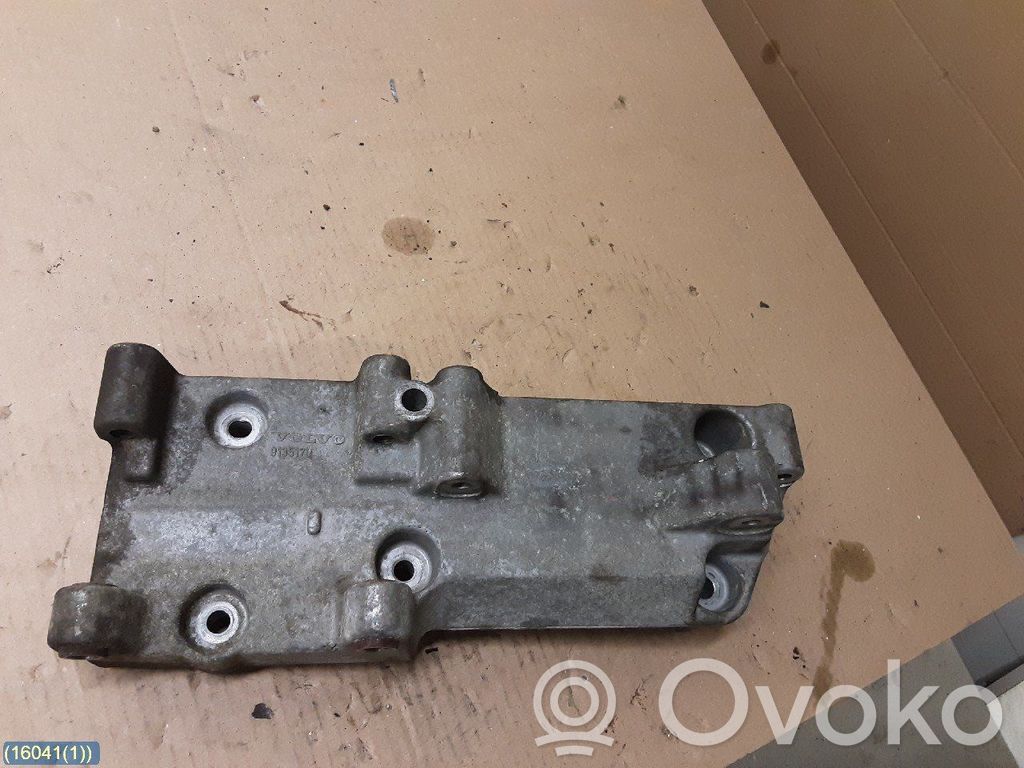 Volvo S90, V90 Generator/alternator bracket 