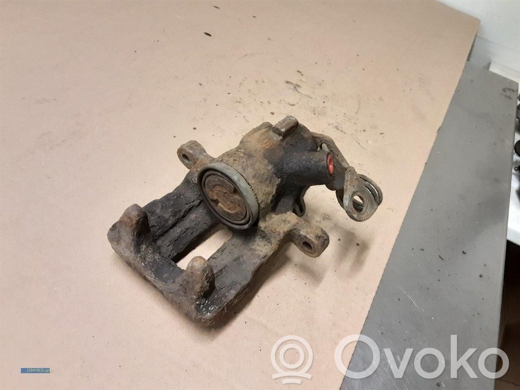 Audi A4 S4 B5 8D Tylny zacisk hamulcowy 