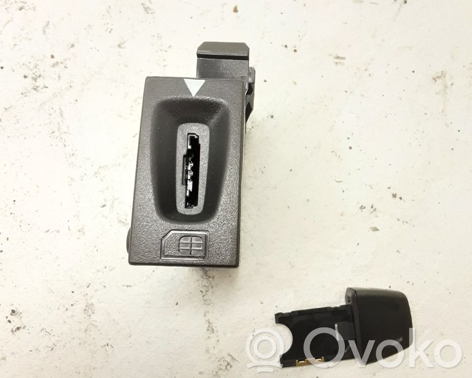 Téléphone   31494702