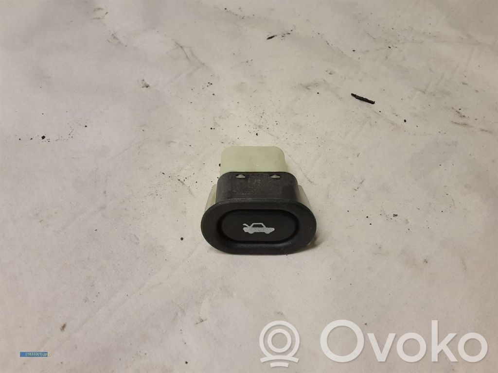 Tailgate/boot open switch button   4061883