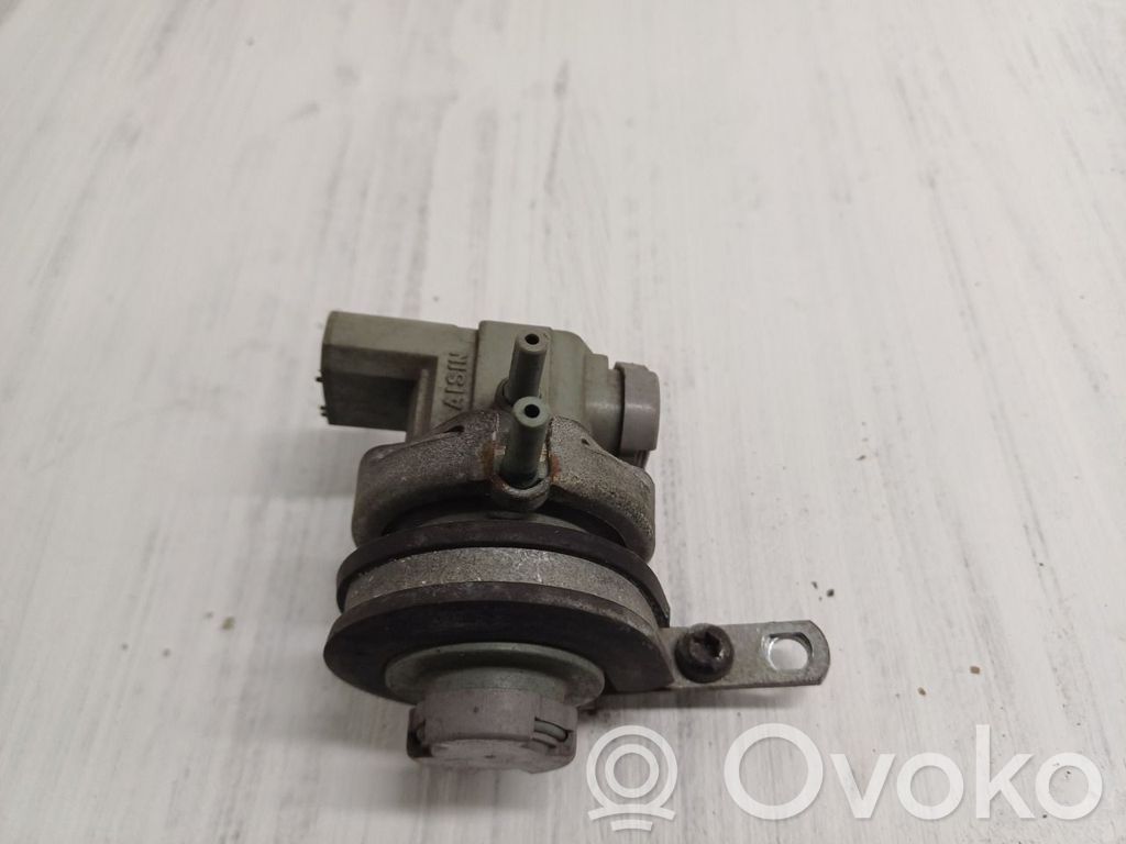 Volvo 940 Vacuum valve 