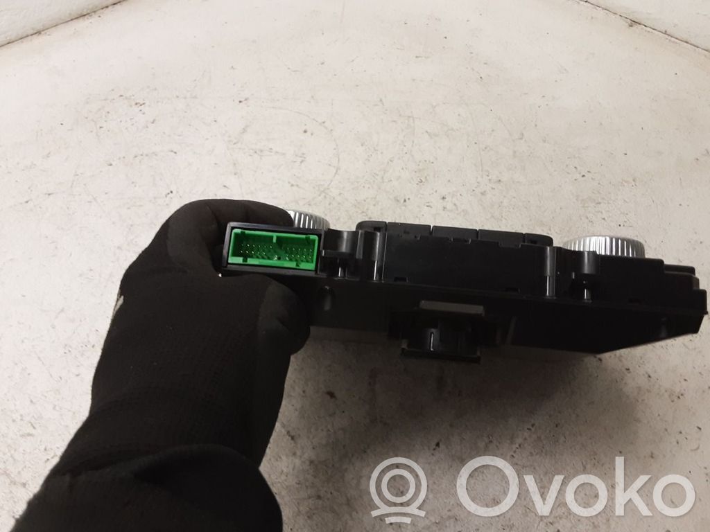 Volvo V70 Climate control unit 