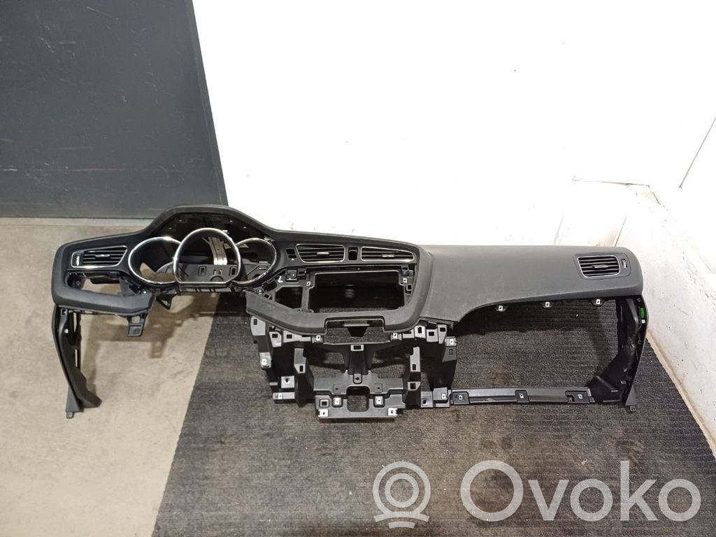 KIA Ceed Panelė 