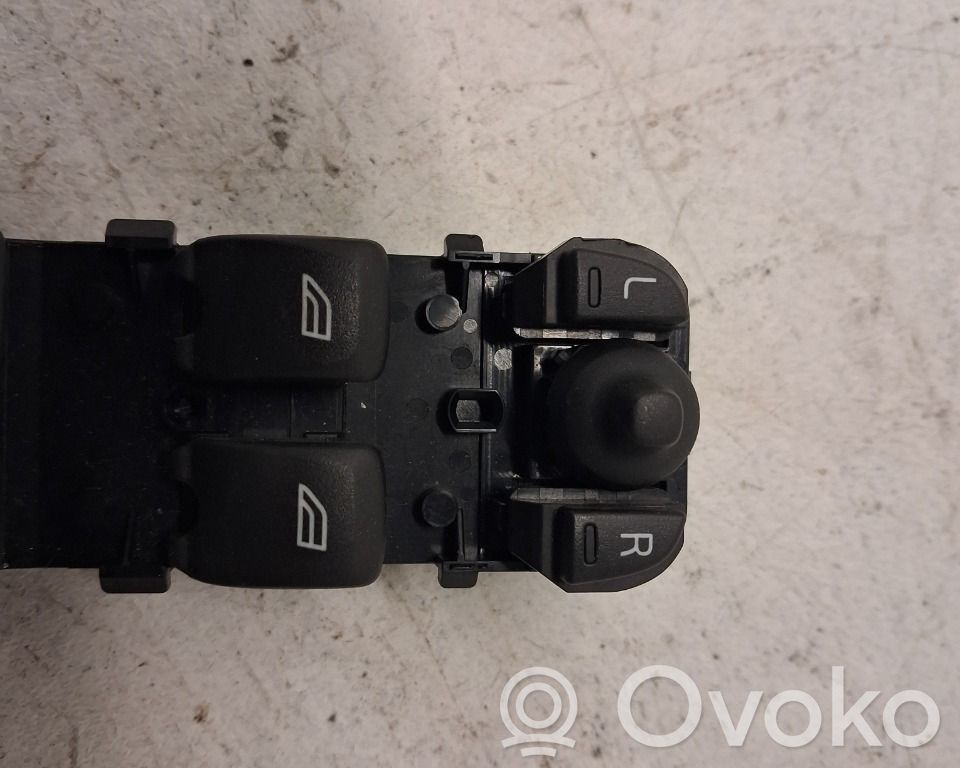 Volvo V40 Electric window control switch 