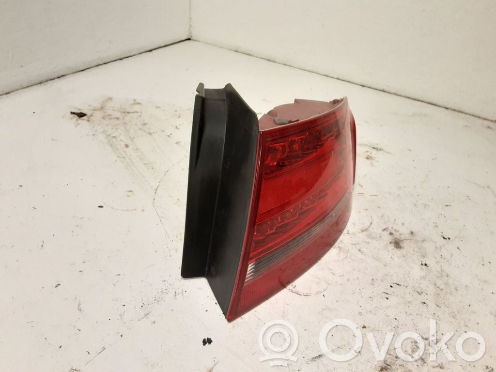 Audi A4 S4 B8 8K Aizmugurējais lukturis virsbūvē 