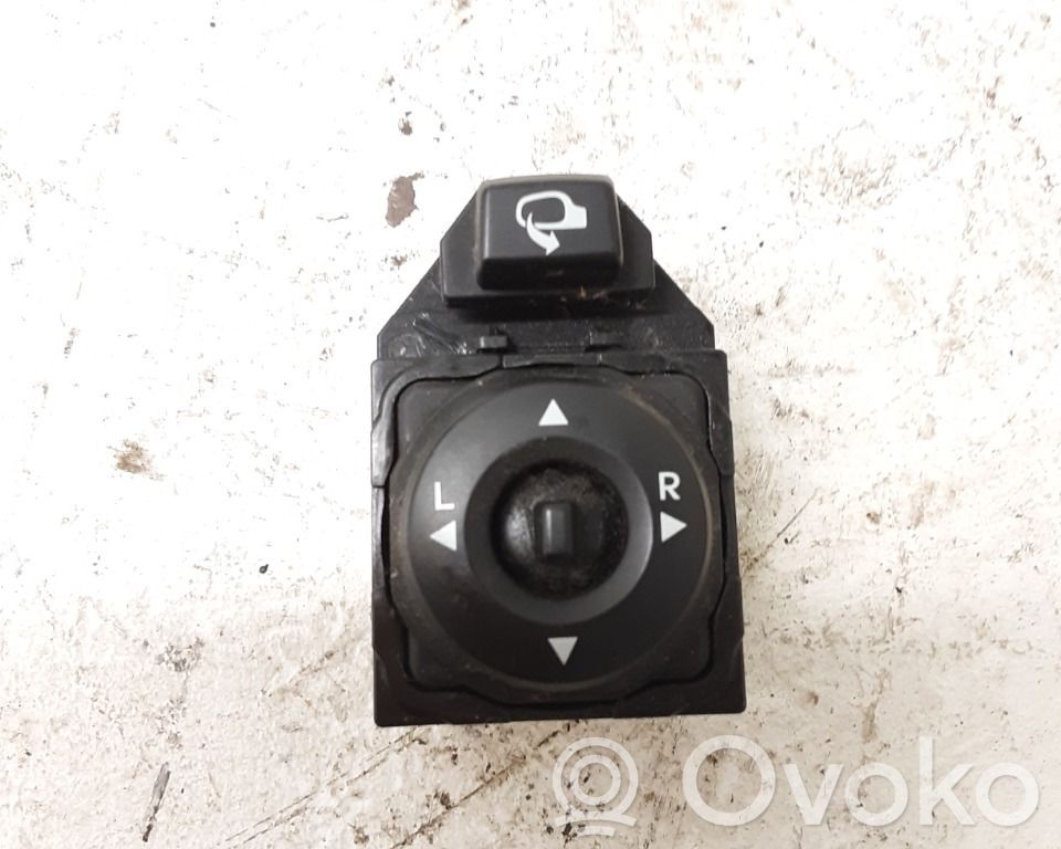 Hyundai ix20 Interruptor del espejo lateral 