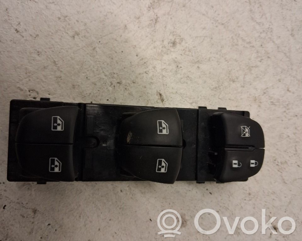 Nissan Qashqai Przyciski szyb 
