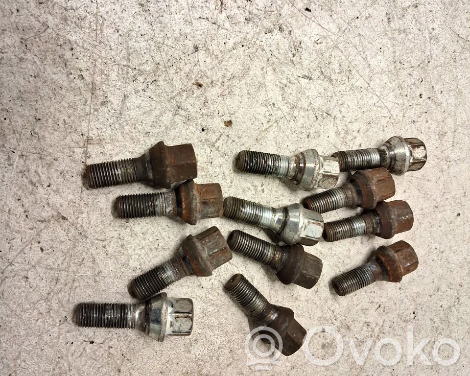 Peugeot 308 Nuts/bolts 