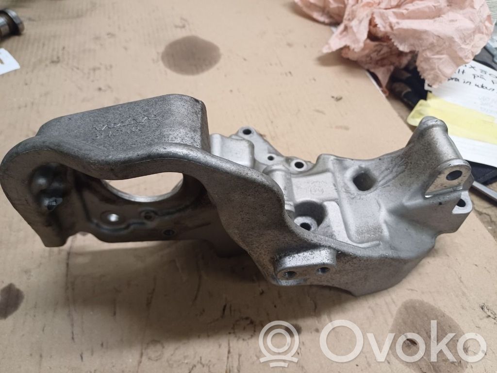 Volvo V60 Suport generator/alternator 