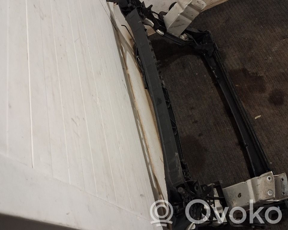 Audi A4 S4 B9 Support de radiateur sur cadre face avant 