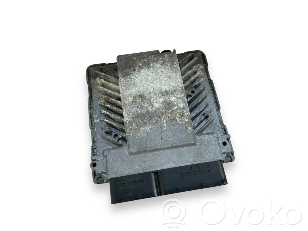 Volkswagen PASSAT B6 Engine control unit/module 