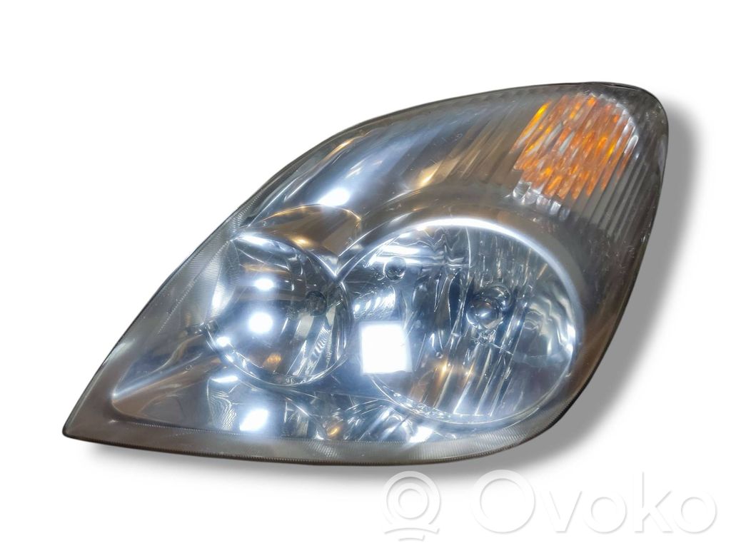 Toyota Corolla Verso E121 Priekinis žibintas 