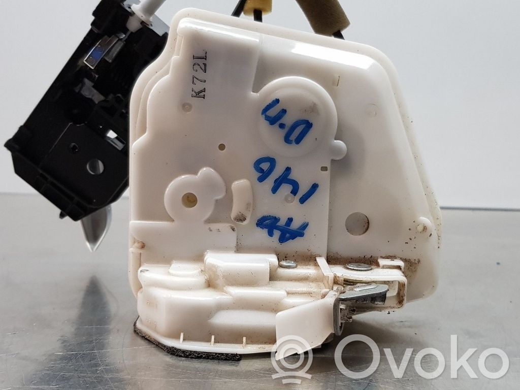 Mazda 3 III Front door lock 