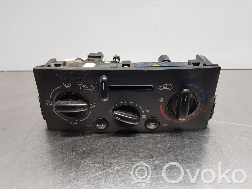 Peugeot 207 Climate control unit 