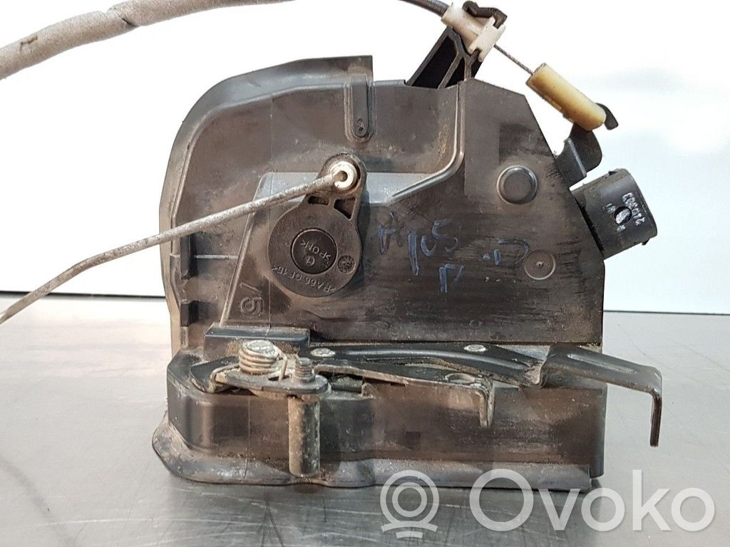 Front door lock   51218253433