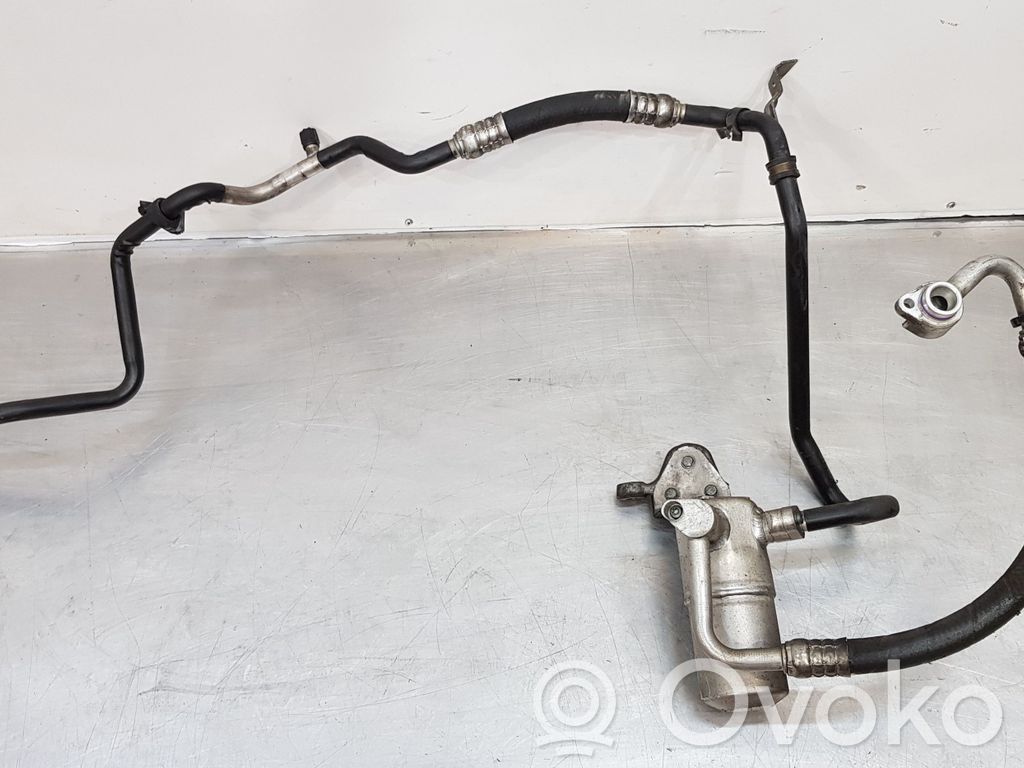 Audi A8 S8 D3 4E Ilmastointilaitteen putki (A/C) 