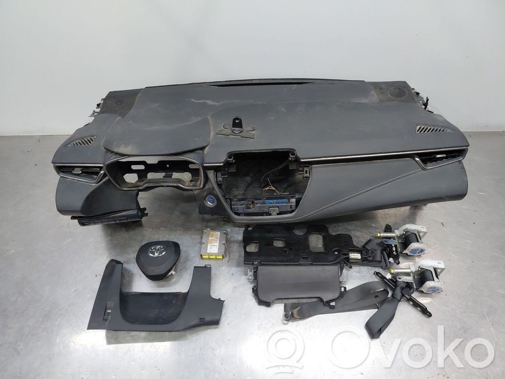 Toyota Corolla E160 E170 Oro pagalvių komplektas 
