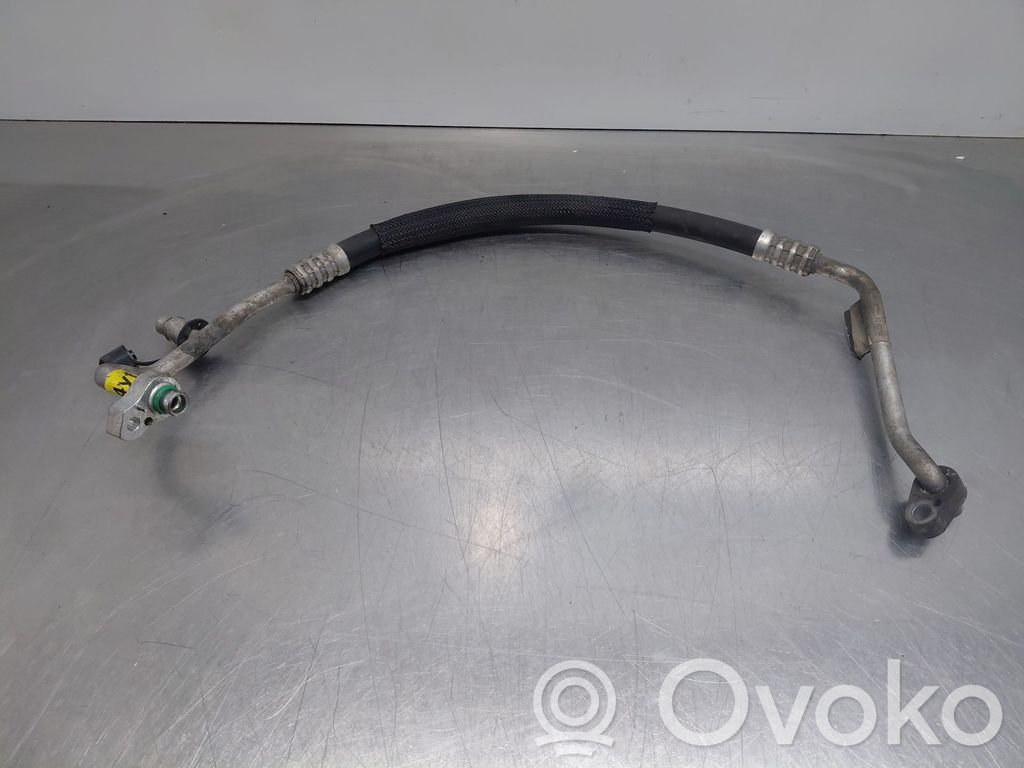 Ilmastointilaitteen putki (A/C)   97762G4950