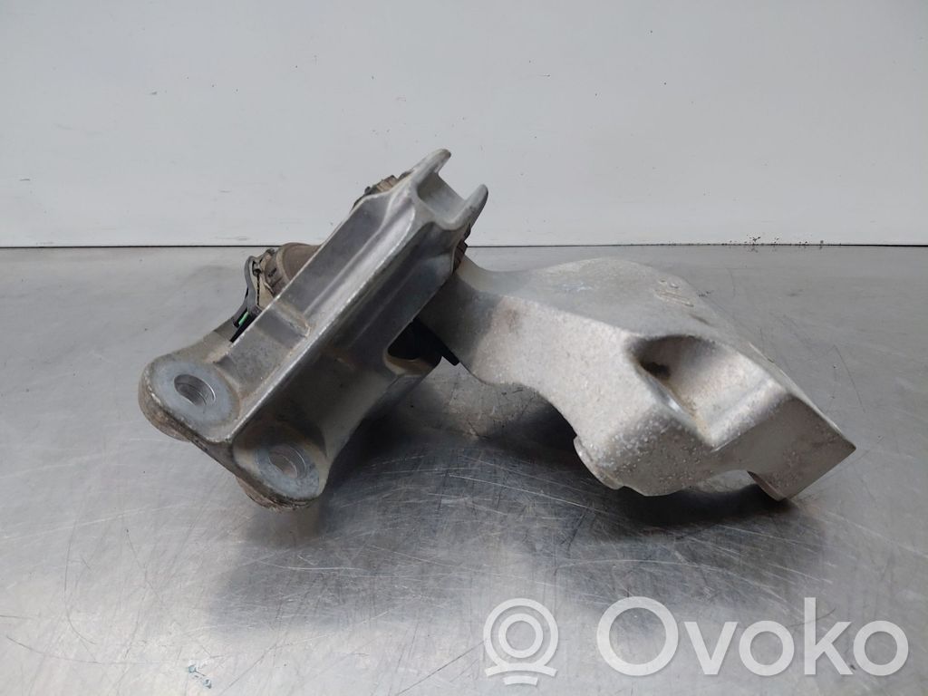 Nissan Micra C+C Engine mount bracket 