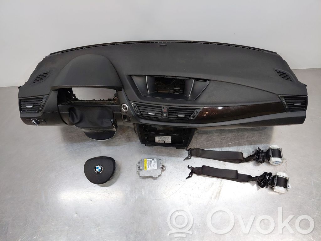BMW X1 E84 Oro pagalvių komplektas 