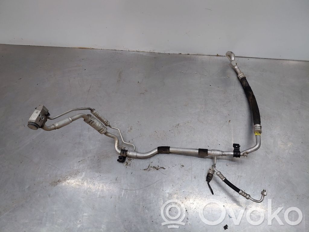 Ilmastointilaitteen putki (A/C)   97775G4950