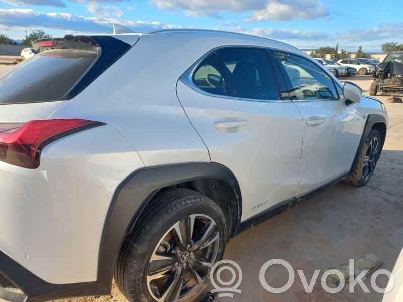 Lexus UX Puerta trasera 