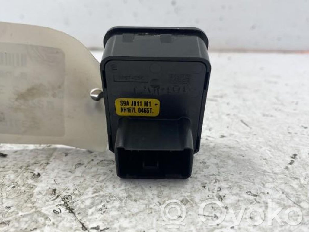 Honda CR-V Wing mirror switch 