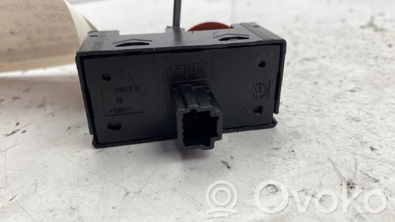 Hazard light switch   252103766R