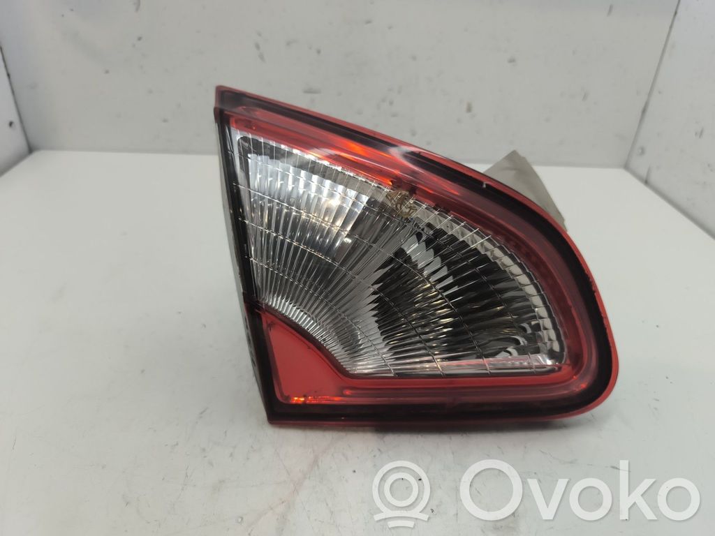 Nissan Qashqai Lampă spate în capacul portbagajului 
