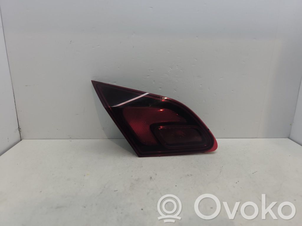 Opel Astra J Luci posteriori del portellone del bagagliaio 