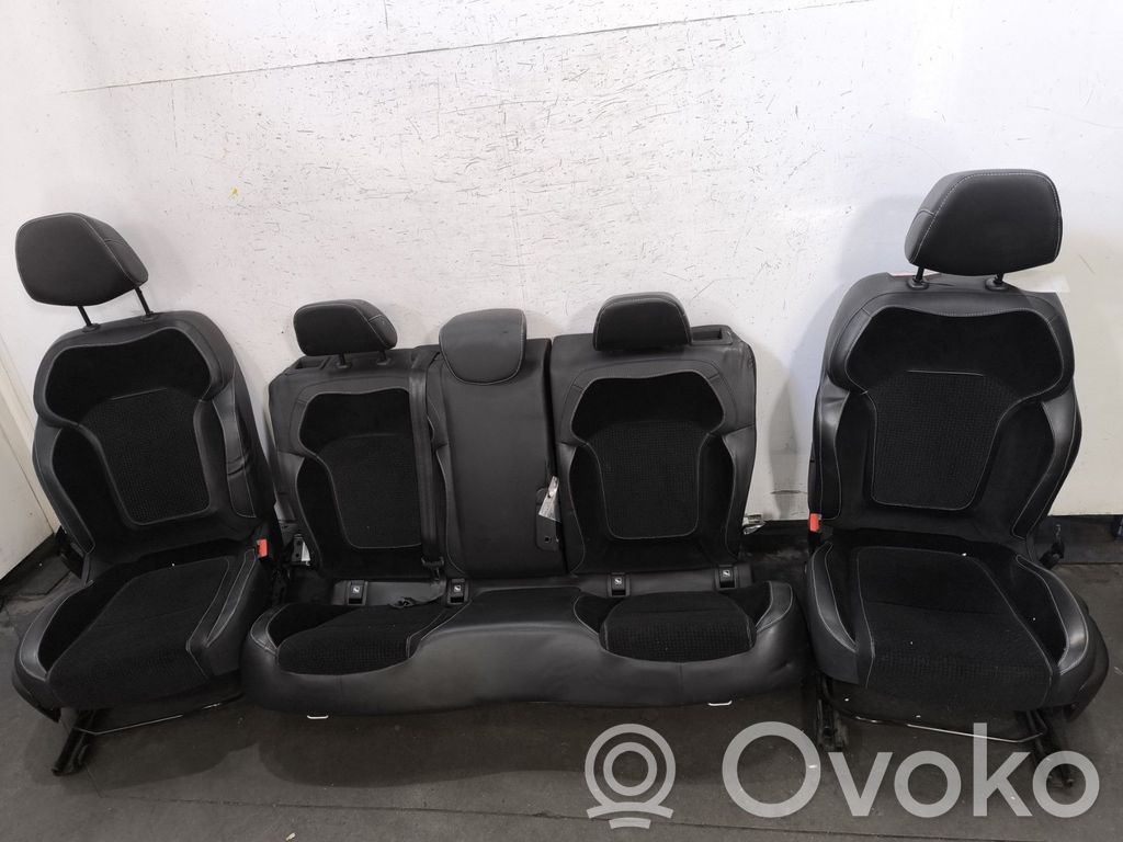Renault Megane IV Tapicerka / Komplet 