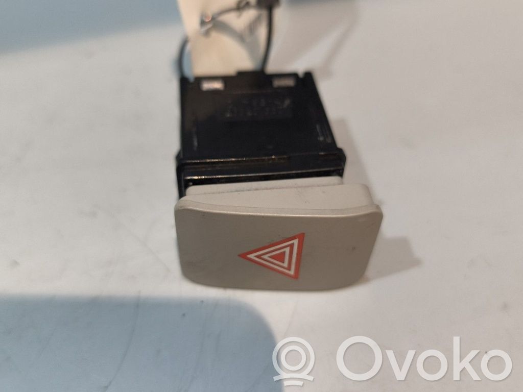 Botón interruptor de luz de peligro   93790B2000BF6