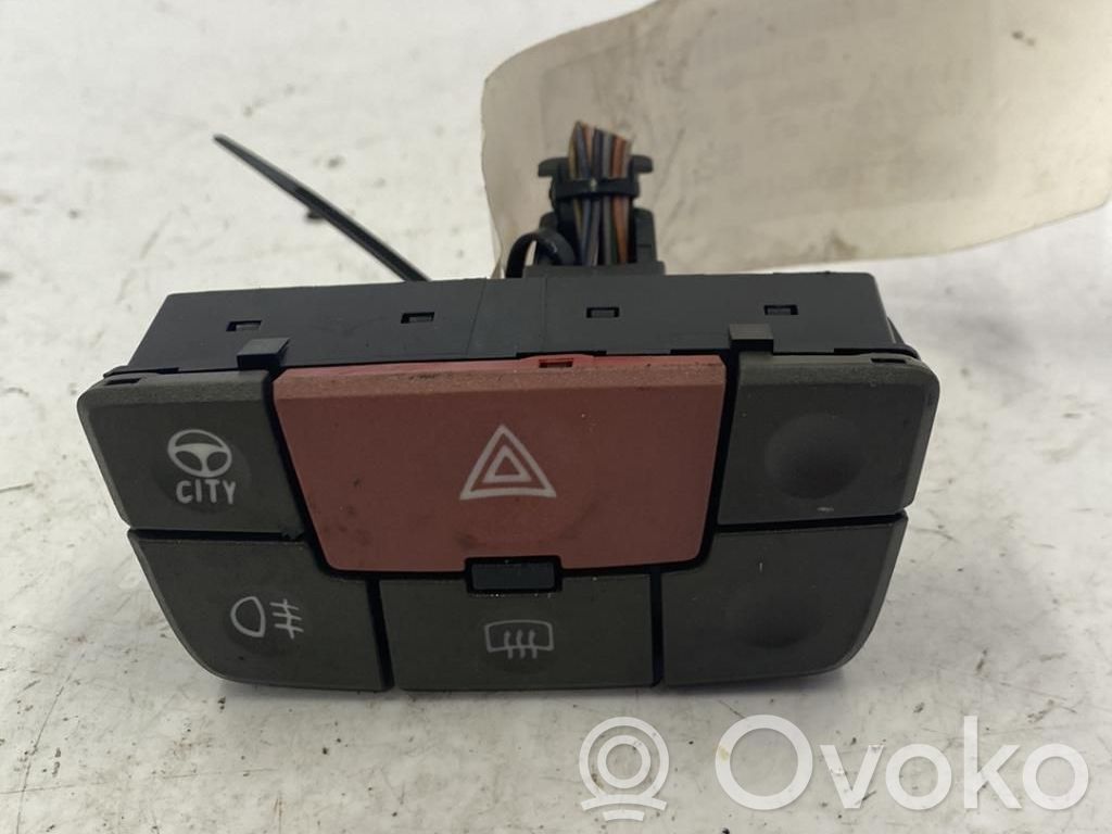 Botón interruptor de luz de peligro   735357113