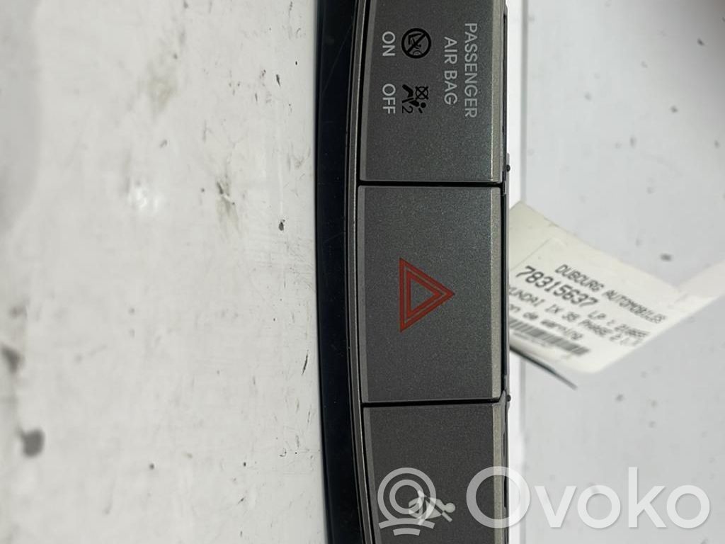 Hyundai ix35 Botón interruptor de luz de peligro 