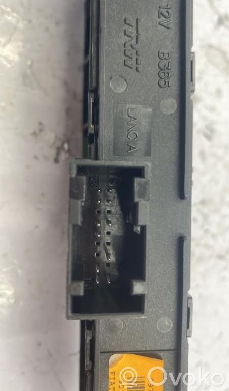 Lancia Ypsilon Hazard light switch 