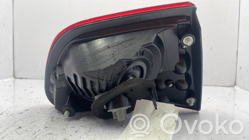 Citroen C-Crosser Lampy tylnej klapy bagażnika 