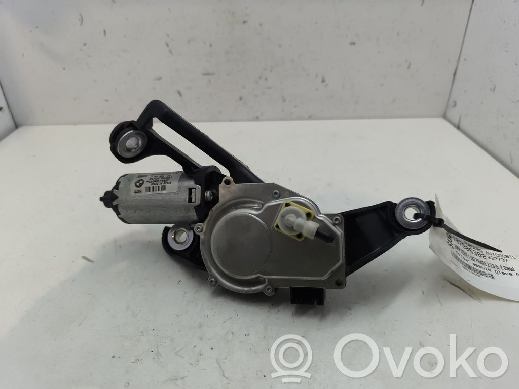Motor del limpiaparabrisas trasero   67637199569