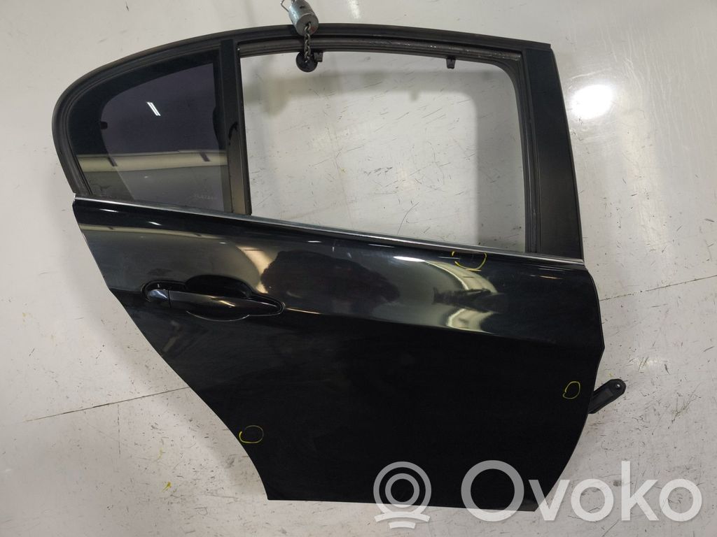 Aizmugurējās durvis   41007203648