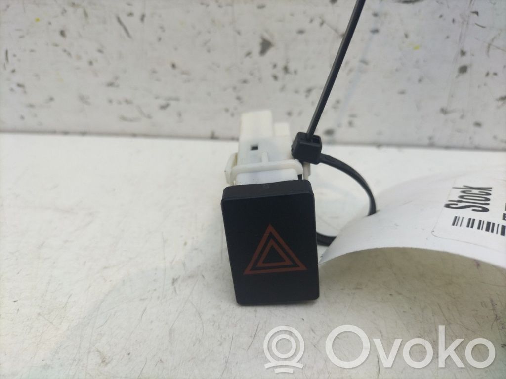 Nissan Qashqai Hazard light switch 