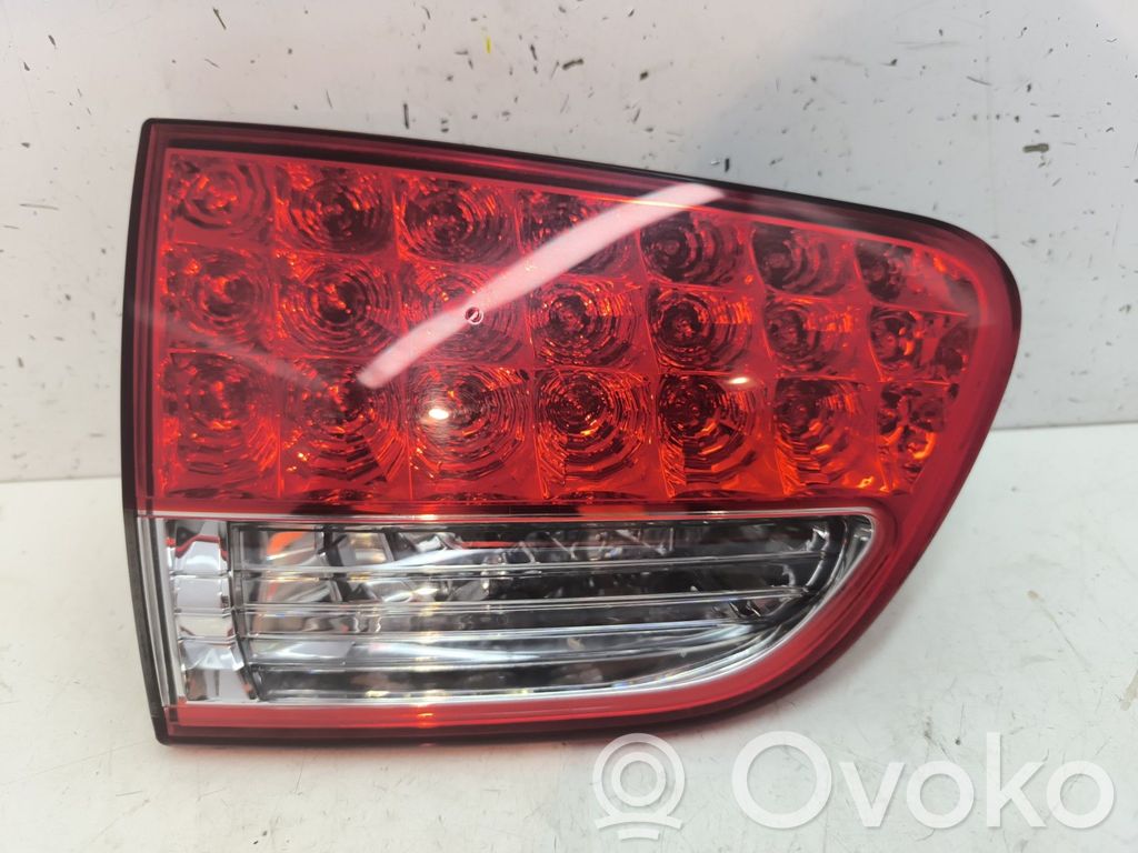 Citroen C-Crosser Lampy tylnej klapy bagażnika 