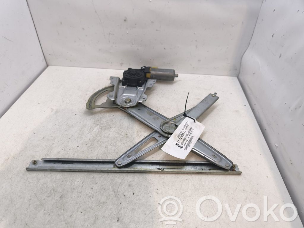 Toyota Yaris Elektryczny podnośnik szyby drzwi przednich 
