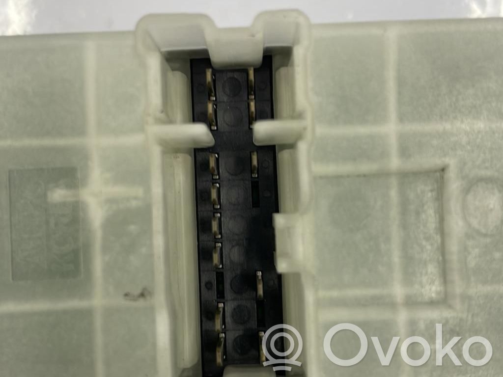 Nissan Note (E11) Electric window control switch 