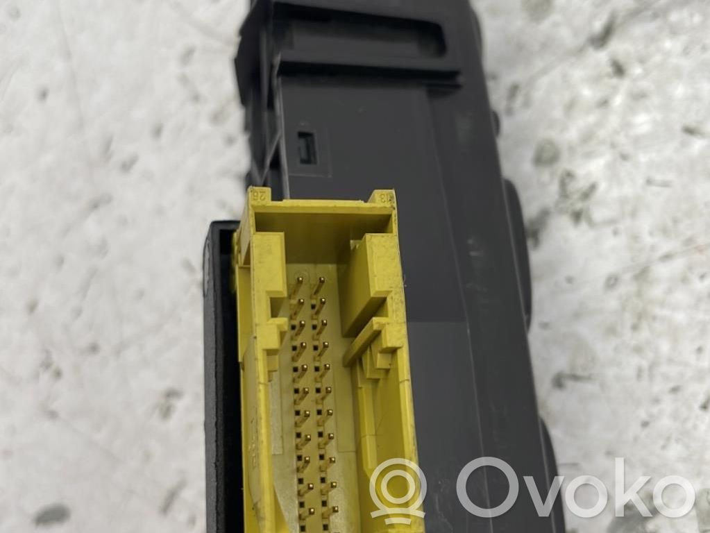 Electric window control switch   XR837169