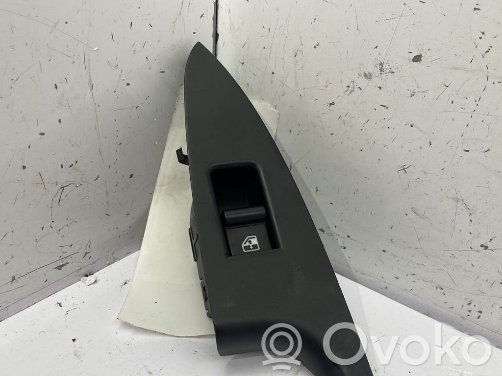 Alfa Romeo Giulietta Electric window control switch 