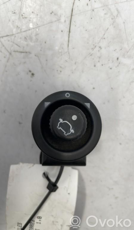 Wing mirror switch   4495427