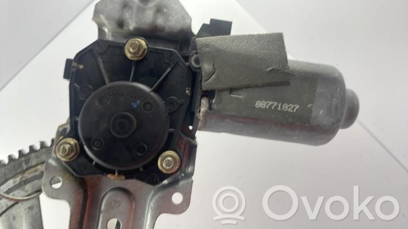 Peugeot 205 Macara ușă față cu motor 