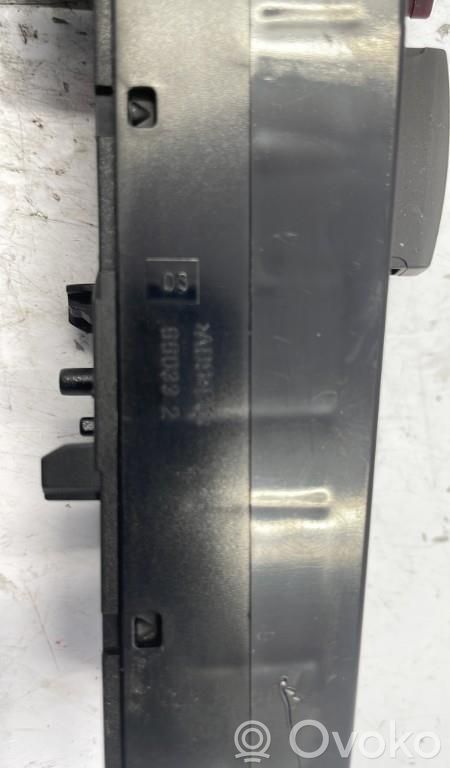 Opel Astra H Hazard light switch 